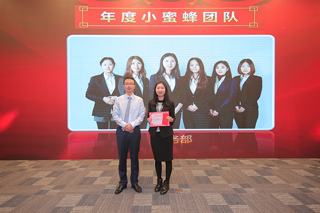 表彰颁奖老张.jpg