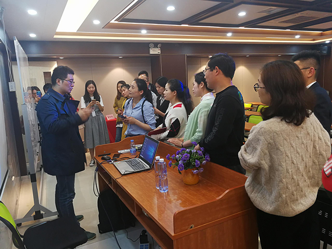 04陈教授耐心答疑1.jpg